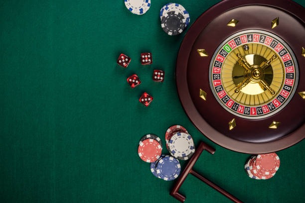 prediksi top roulette wheel and betting layout displayed on live-dealer table