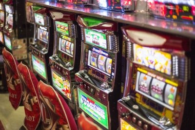 Live dealer hosting a Dice Game round on prediksi top studio